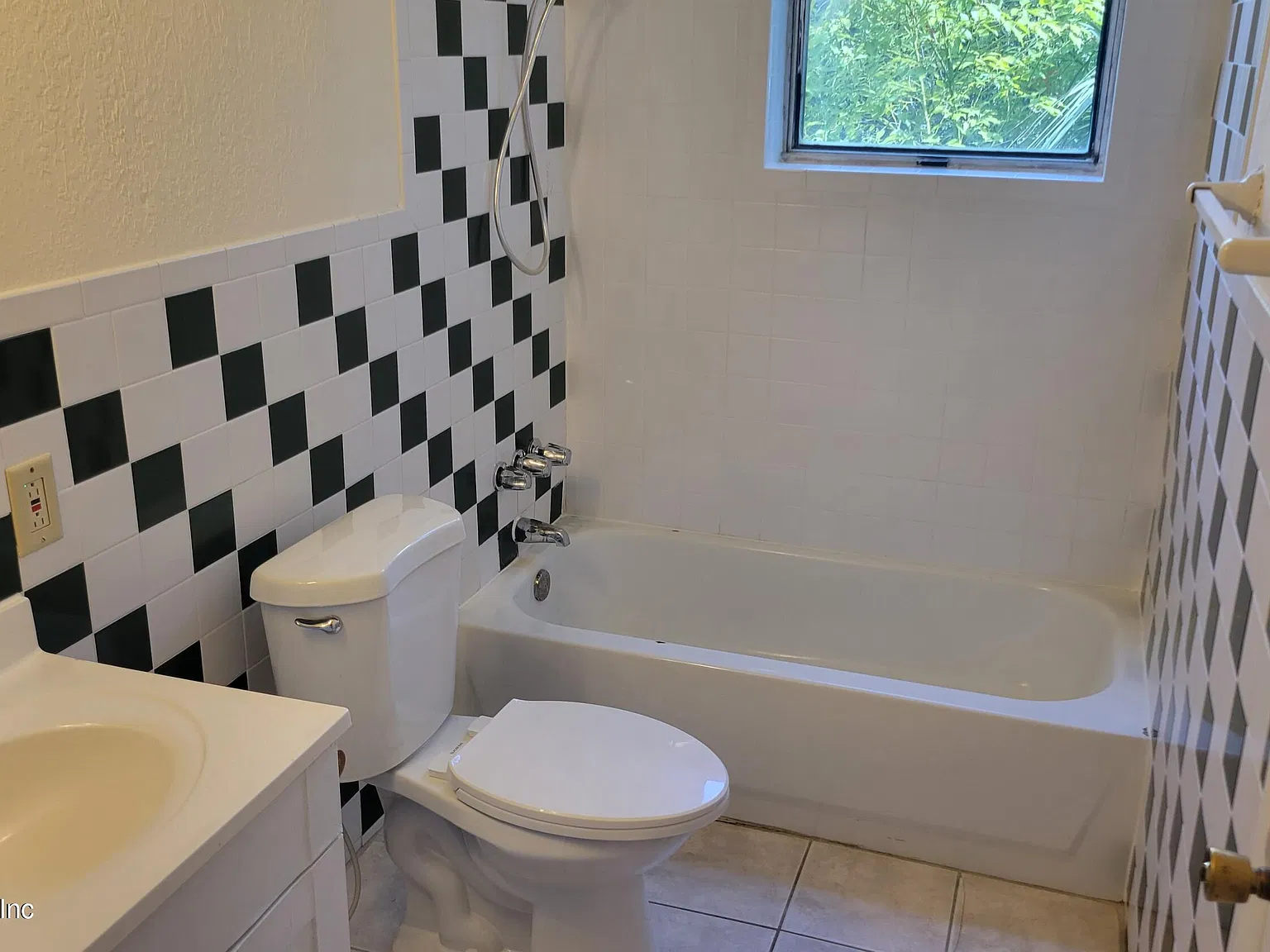 2 bed, 1.0 bath, 1119 sqft, $1,099 — Photo 3