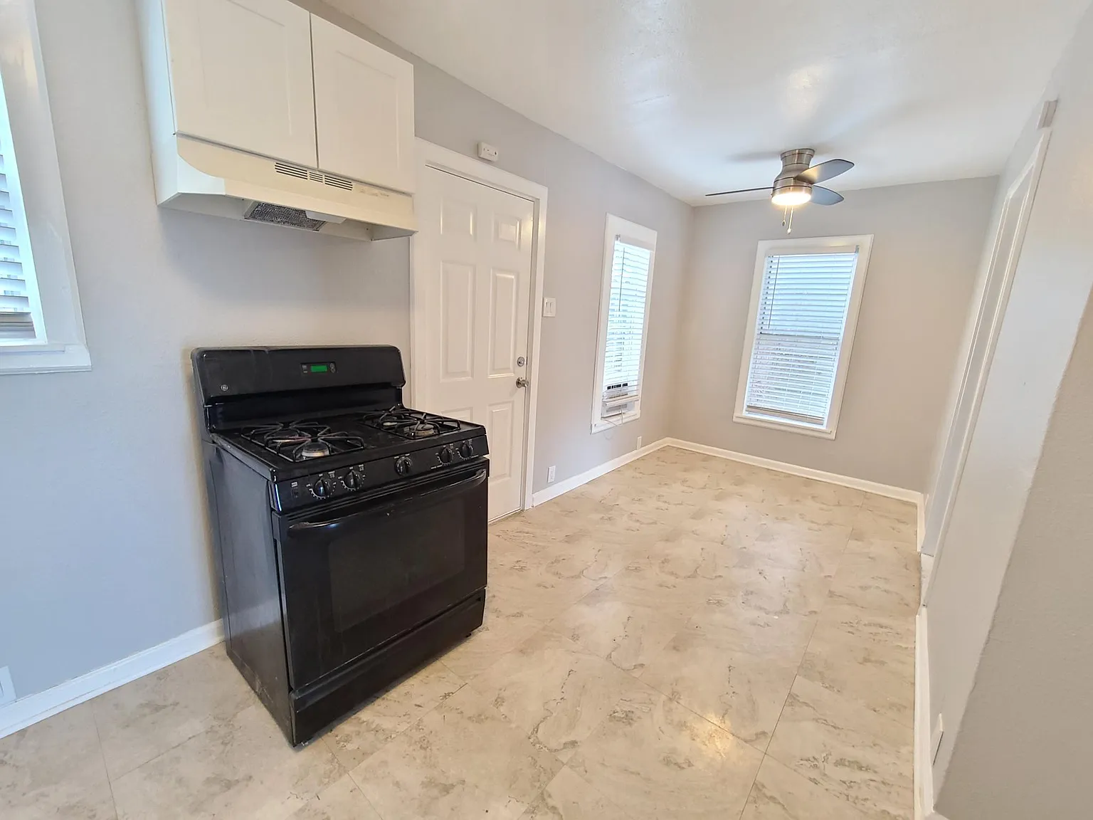 4219 Bonnie View Rd — Photo 3