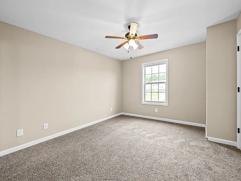 148 Center Pointe Dr — Photo 16