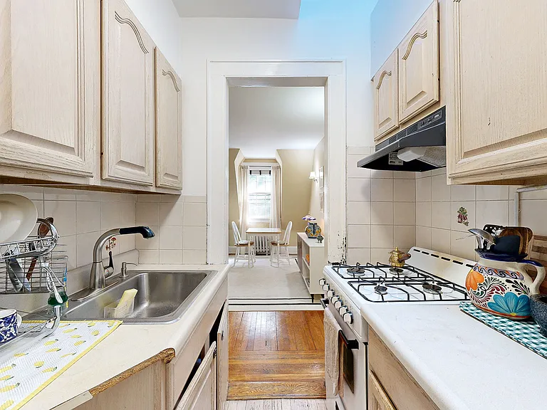 291 Burns St #2 — Photo 19