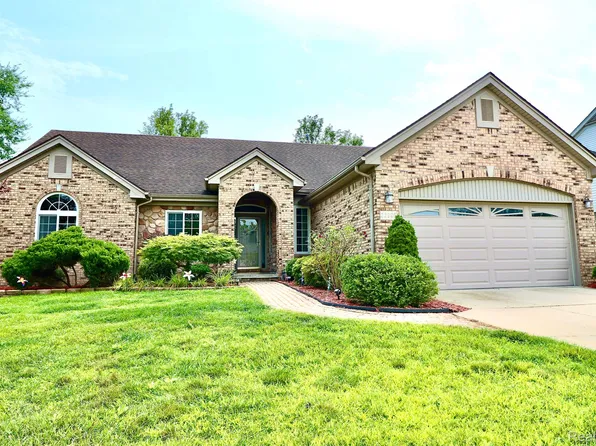 22205 Churchview Dr, Woodhaven, MI 48183