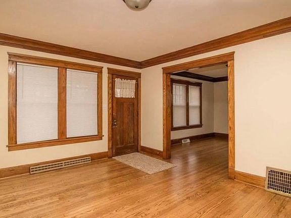 Entry way living room 