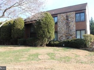 409 Valley Glen Dr, Bryn Mawr, PA 19010