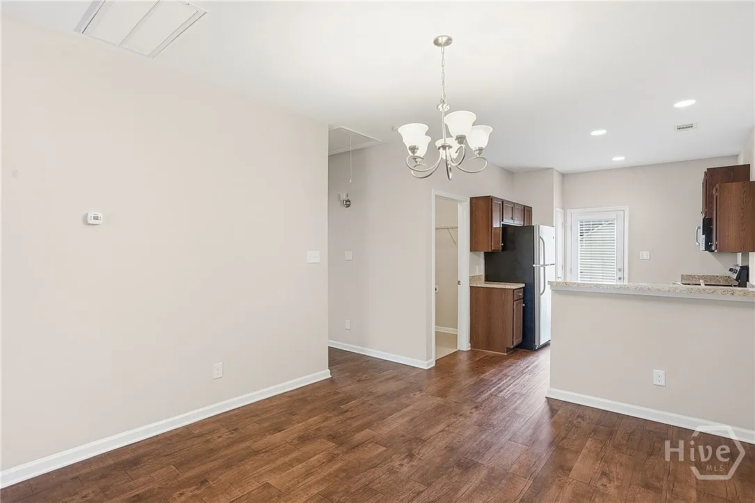 3 bed, 2.0 bath, 1341 sqft, $1,700 — Photo 3
