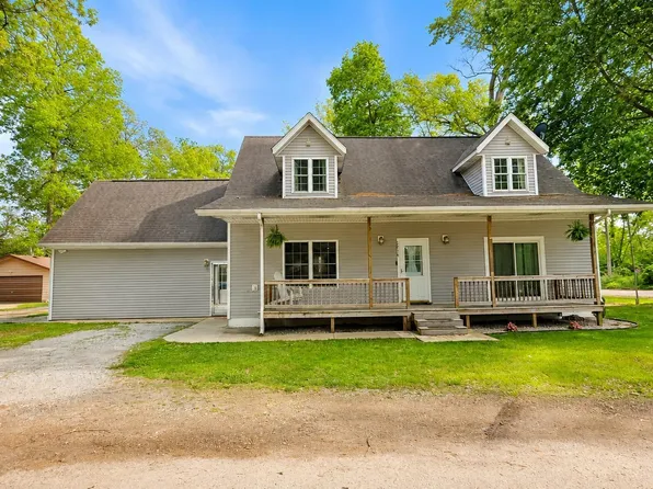 7838 N Topinabee St, Walkerton, IN 46574