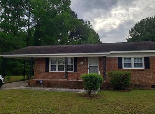 81 Rocket Rd, Lumberton, NC 28360
