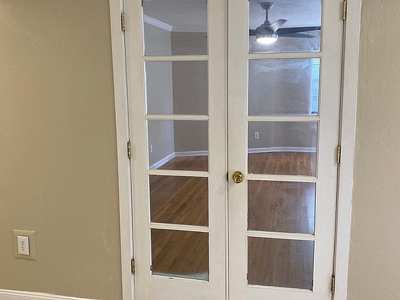 5th image of 228 W Warren Ave