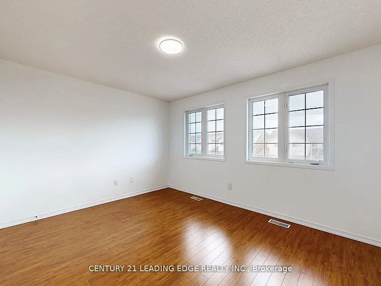 38 Rumi Cres — Photo 16