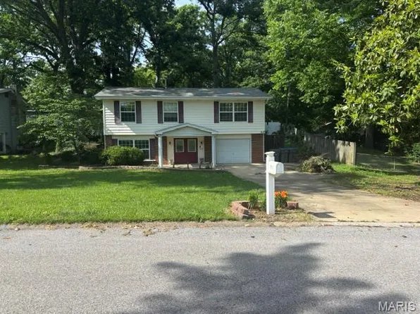 711 Montbrook Dr, O'Fallon, MO 63366