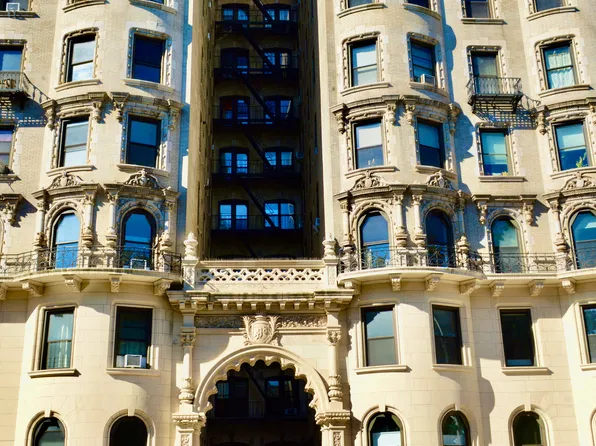 418 Central Park West image 1 of 21