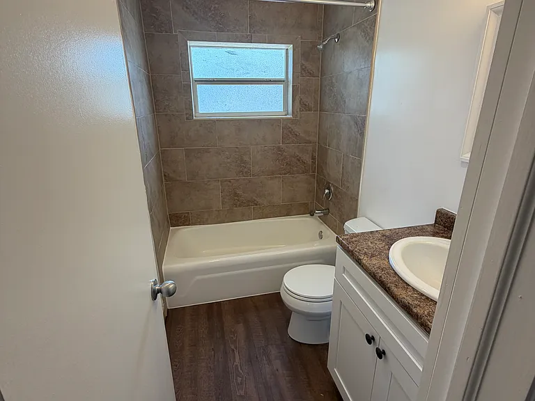 50 NE 35th Ct — Photo 8