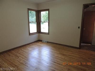 5th image of 1382 E 120th St