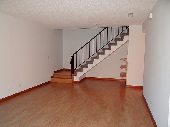 4th image of 711 Whitewater Ct