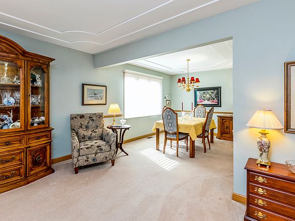4th image of 207 Barrington Ln