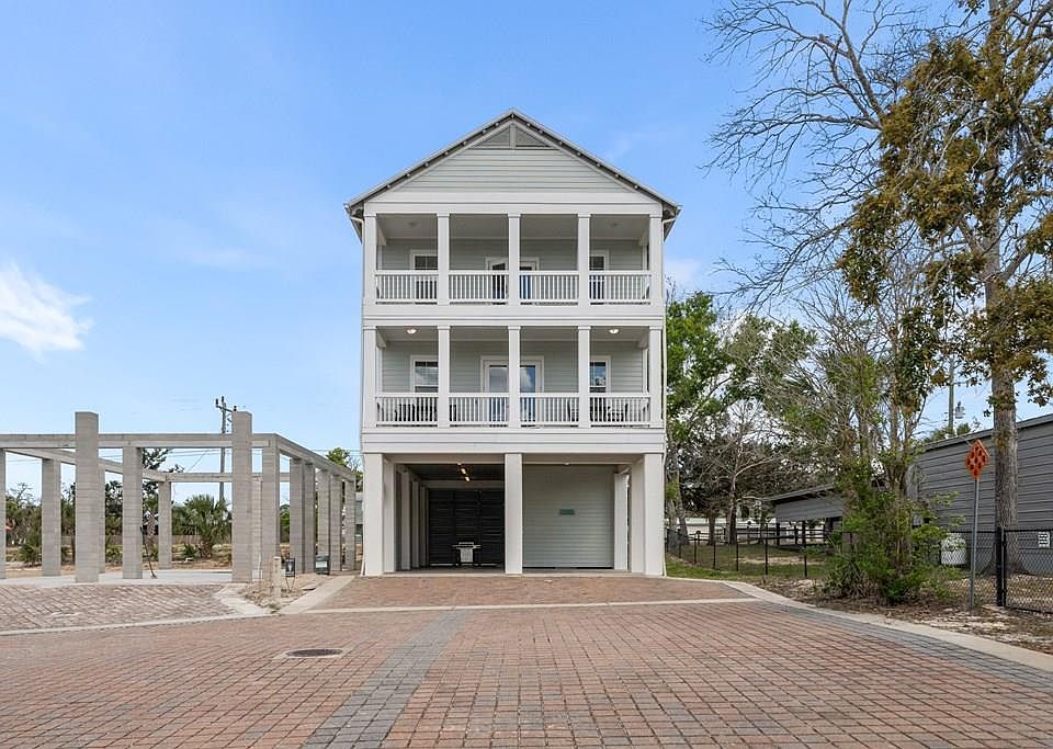 1st image of 207 Westwind Way