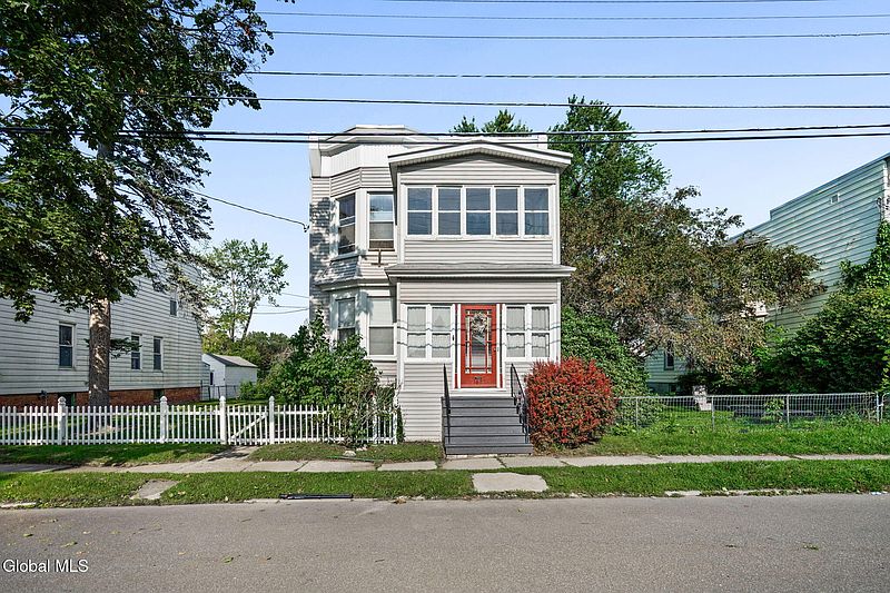 2nd image of 1627 9th Avenue