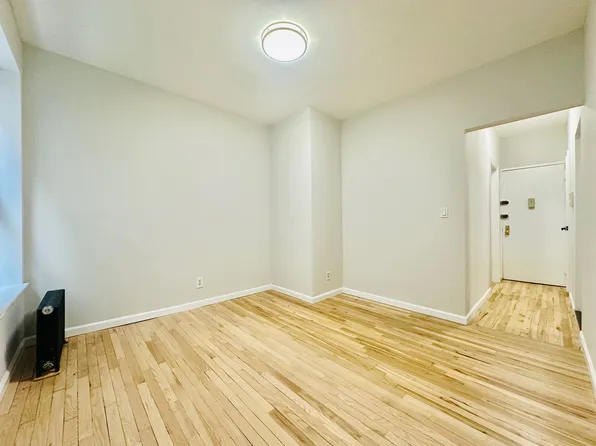 228 West 24th Street image 1 of 9