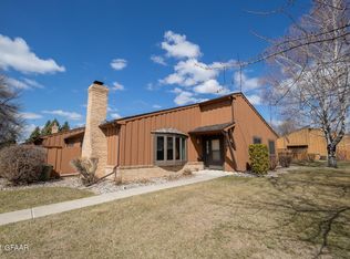 4548 Belmont Rd, Grand Forks, ND 58201