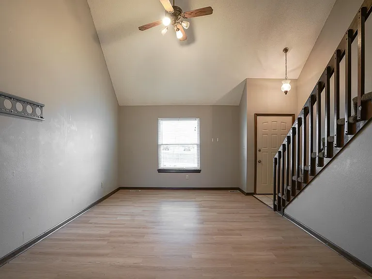 609 SE Bayberry Ln #A — Photo 2