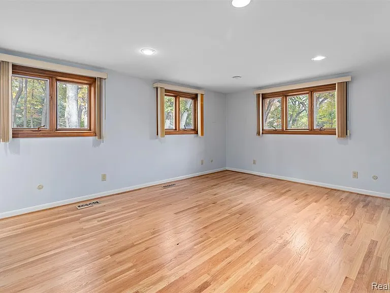 4966 Whispering Pine Ln — Photo 19