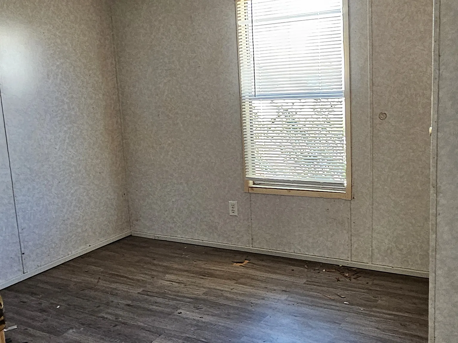 3 bed, 1000 sqft, $795 — Photo 2
