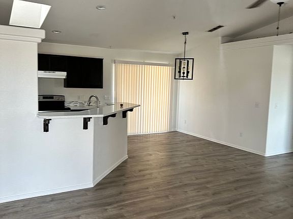 5th image of 1514 Pebble Dr #101