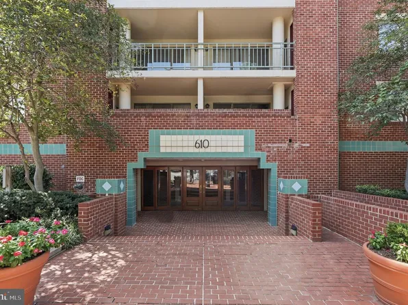 610 N West St APT 303, Alexandria, VA 22314