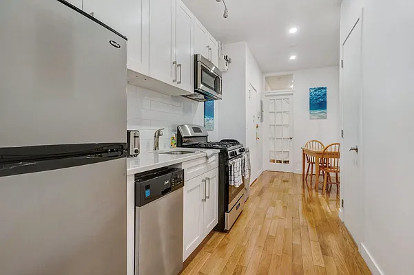 Rented by R New York | media 19