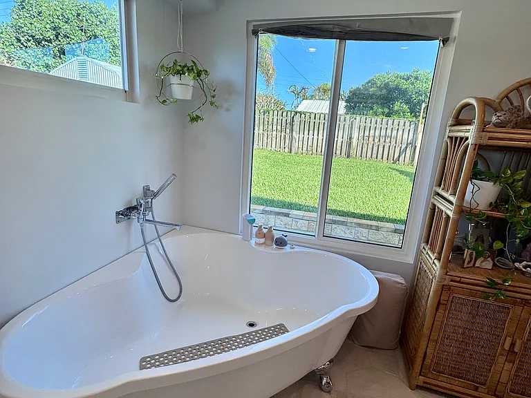 guest/playroom bath