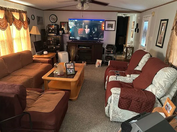 122 New Moon Dr, Oakdale, PA 15071