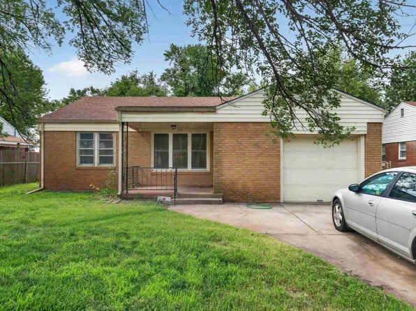 209 W Hunter St, Haysville, KS 67060