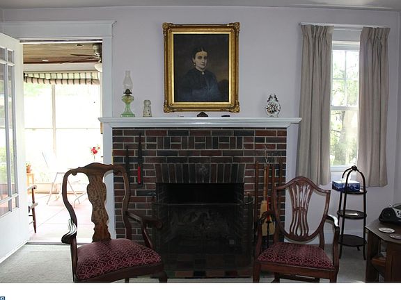 4th image of 129 E Dickinson St