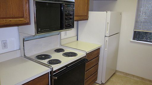 3rd image of 843 N Delaware St