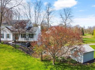 7 Laura Dr, Averill Park, NY 12018