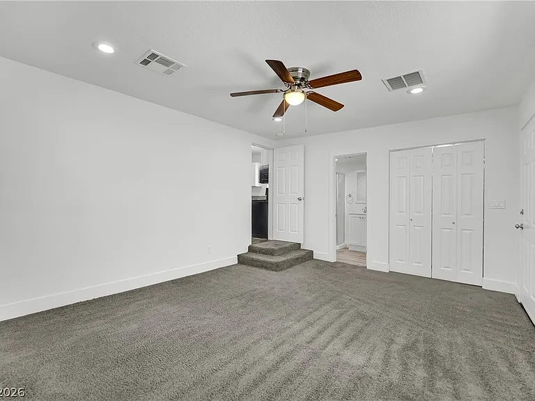 1050 Hassett Ave — Photo 18