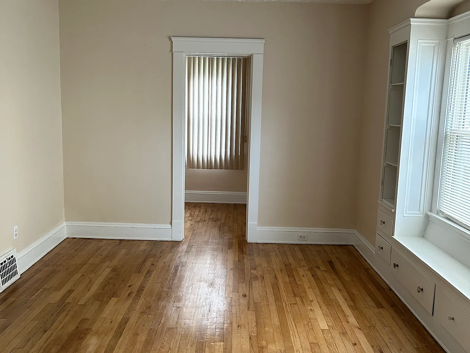 2629 E 126th St — Photo 4