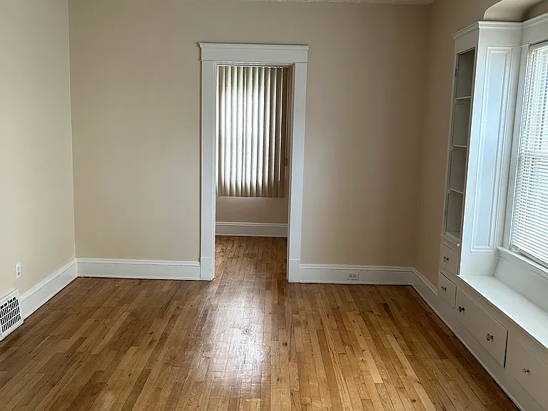 Dining rm area