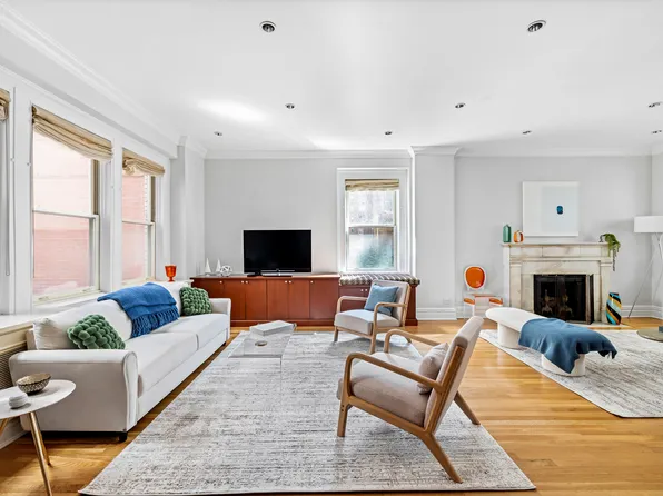 829 Park Avenue image 2 of 19