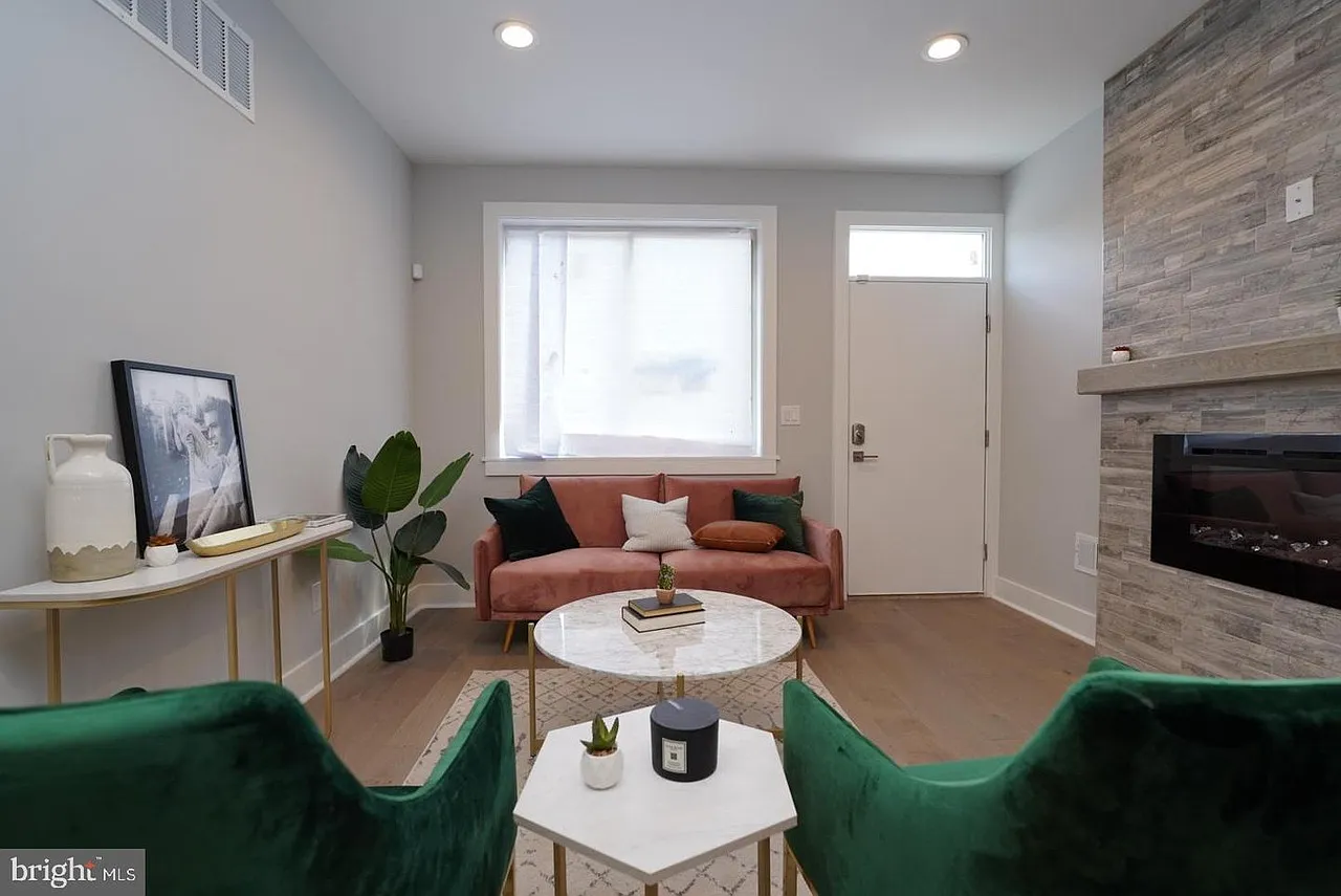 3 bed, 2241 sqft, $2,800 — Photo 2