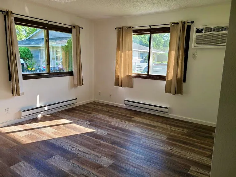 560 Valley Dr — Photo 11