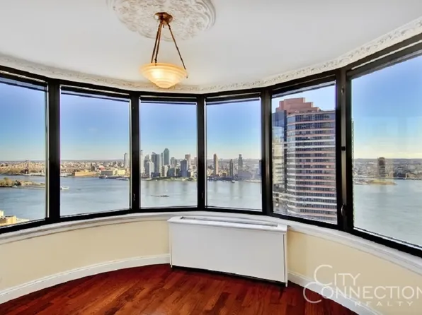 330 E 38th St, New York, NY
