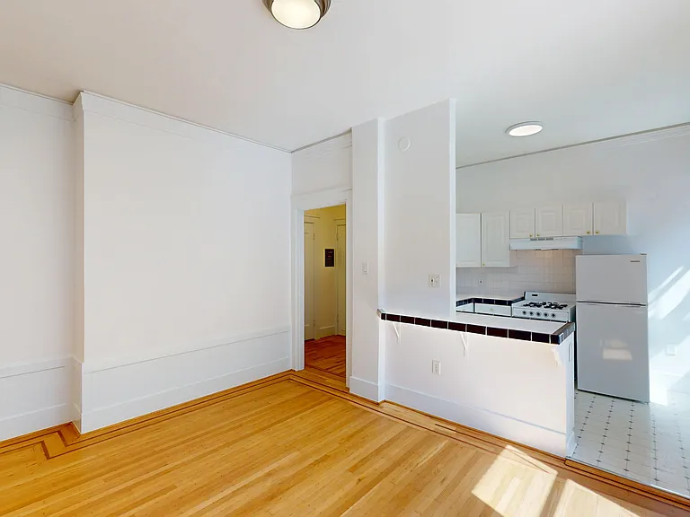 1408 California St #203 — Photo 2