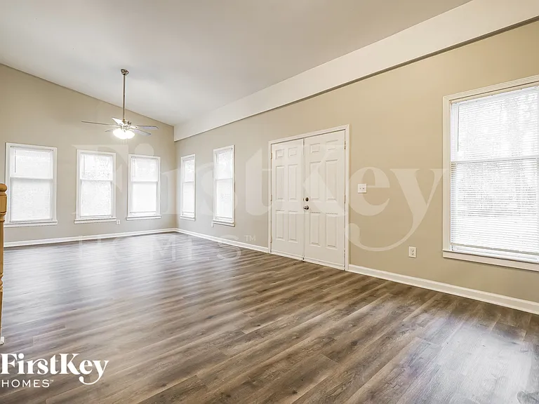 1749 S Alvarado Ter SW — Photo 3