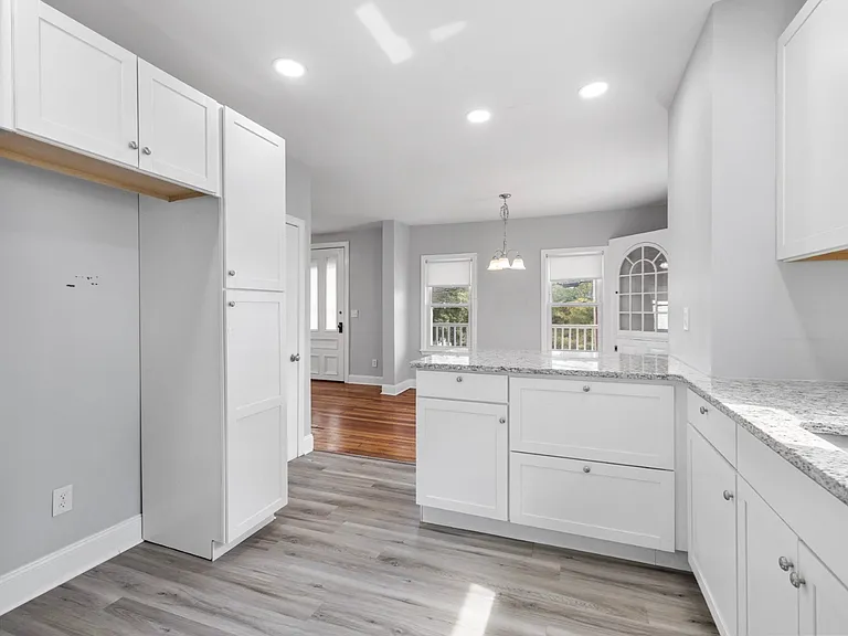 117 Gorham St — Photo 4