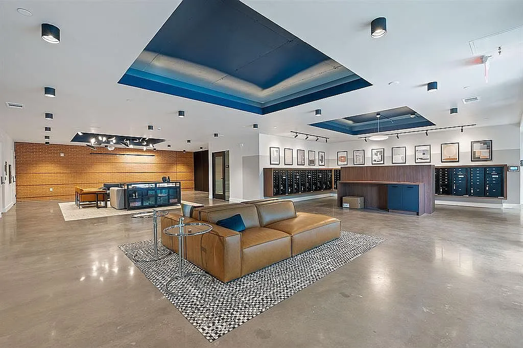 4315 S Congress Ave — Photo 1