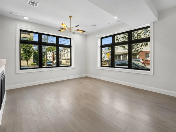 158 Oakland Avenue image 1 of 13