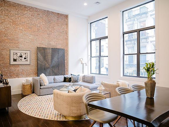 3rd image of 82 Franklin St APT 2
