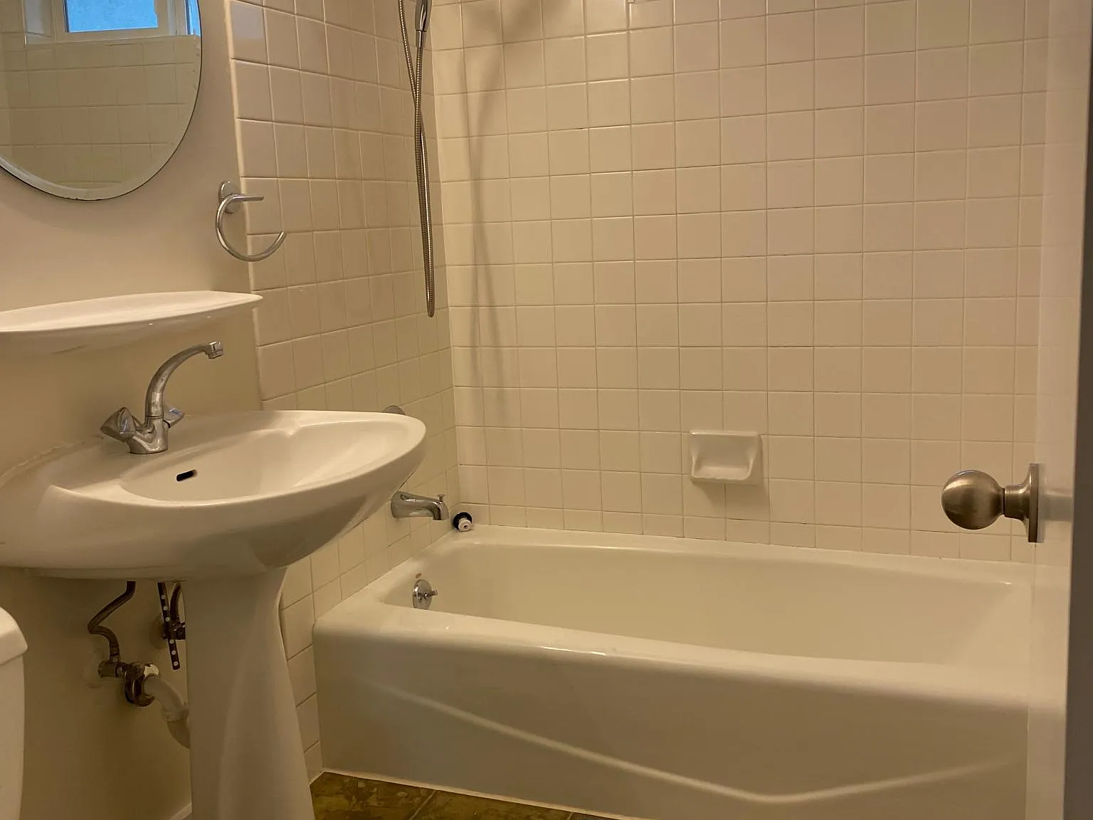 3 bed, 900 sqft, $2,800 — Photo 4