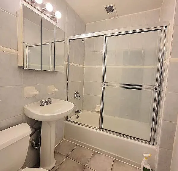 146 E 35th St #2V — Photo 8