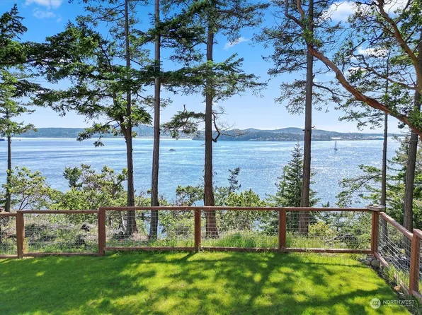 7525 Holiday Blvd, Anacortes, WA 98221